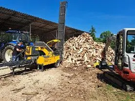 Dienstleistung Brennholzzerkleinerung 