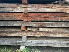 Schnittholz Schnittholz Lärche und auch Nadelholz