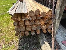 Holzprodukte Lärchen Stangen (Palisaden)