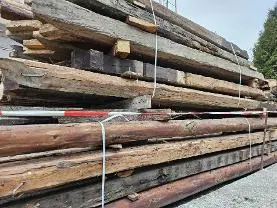 Holzprodukte 15,3 m³ handbehauene Fichte aus einem Dachstuhl