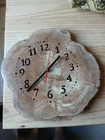 Holzprodukte Holzuhr aus Apfelholz