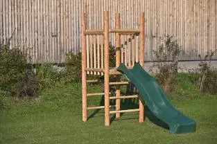 Holzprodukte Kletterturm Norli gezapft