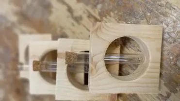 Holzprodukte Vase Zirbe handgeschnitzt