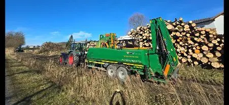 Dienstleistung Forstbetrieb Trummer Brennholzverarbeitung Lohnspaltung Schneidspalter Posch K700