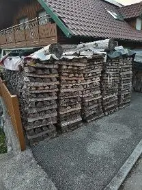 Brennholz Brennholz Buche Knöbel und gespalten