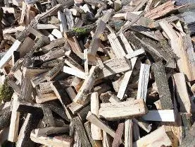 Brennholz Brennholz Eiche, Lärche, Ahorn Großteils Hart, wenig Lärche