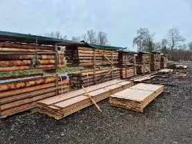 Rundholz Rundholz Lärche Lärchenrundholz zylindrisch gefräst